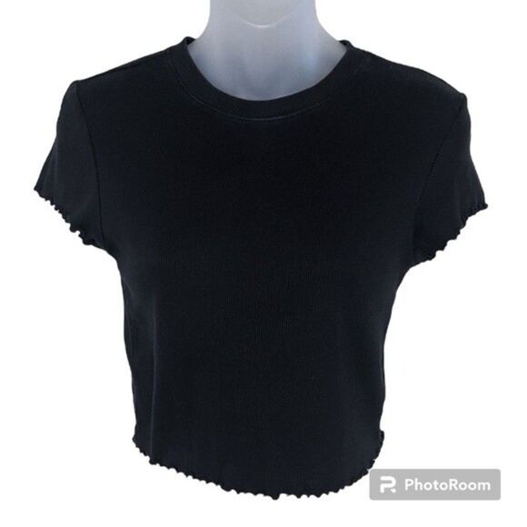 Forever 21 Black Ribbed Cropped Short Sleeve Top Size Medium - Picture 1 of 5